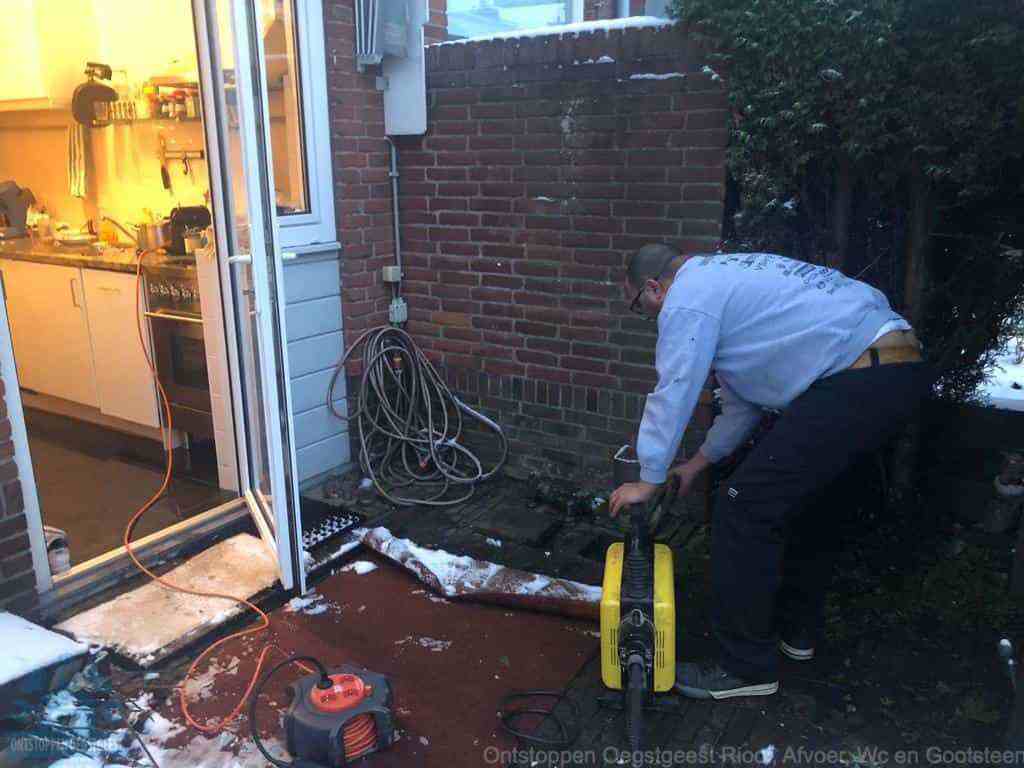 WC verstopt Oegstgeest
